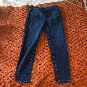 Dark wash American Eagle skinny jeans